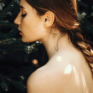 Гладкая шея и декольте